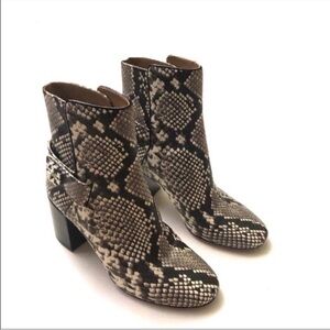 Tory Burch Kira Snakeskin-embossed leather ankle boots
Warm Roccia color 6.5